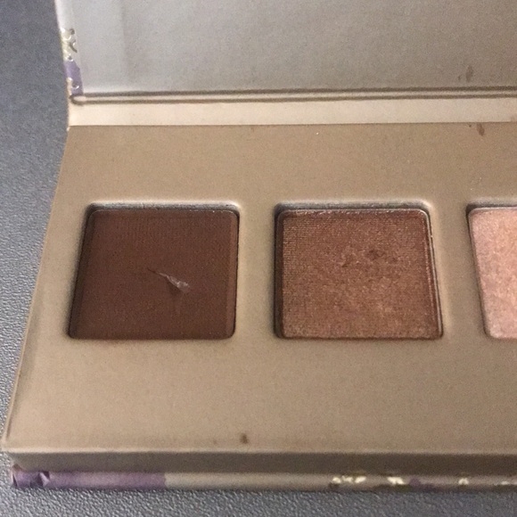 Eyeshadow and brushes - Picture 5 of 6